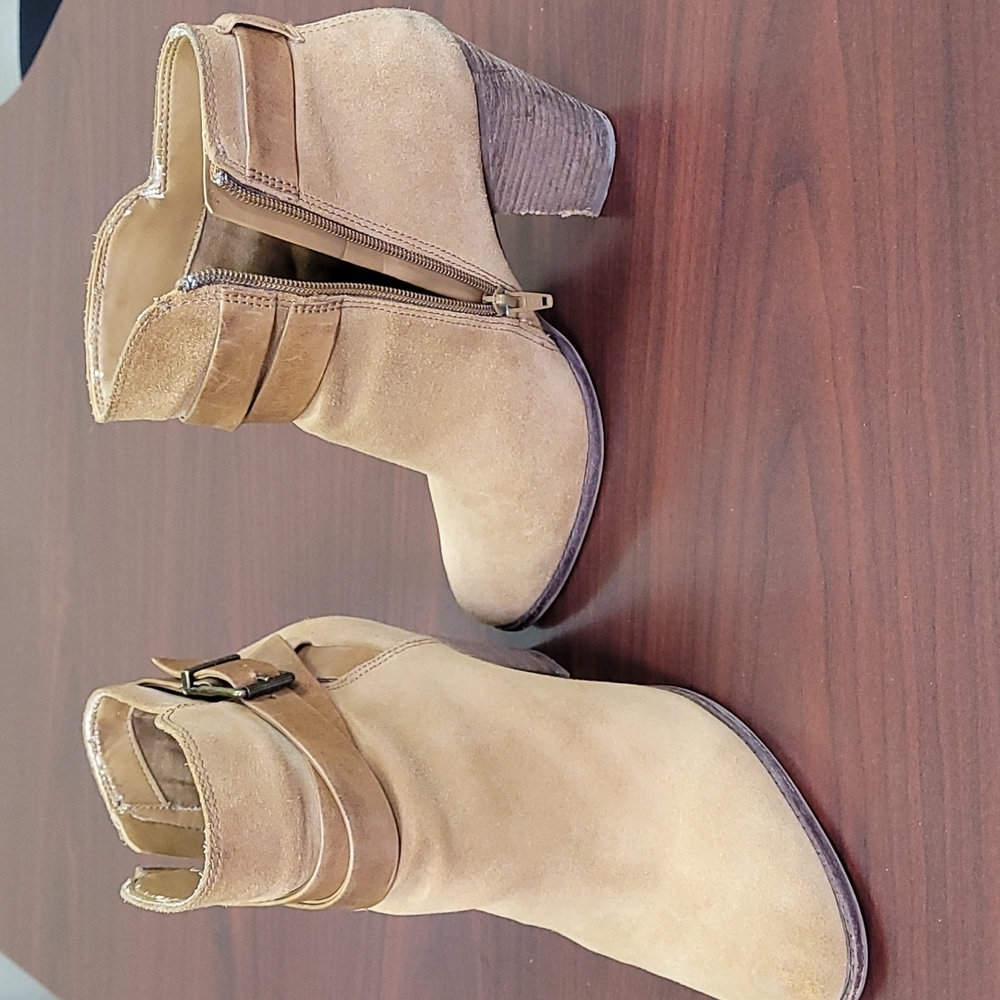 Gianni Bini booties